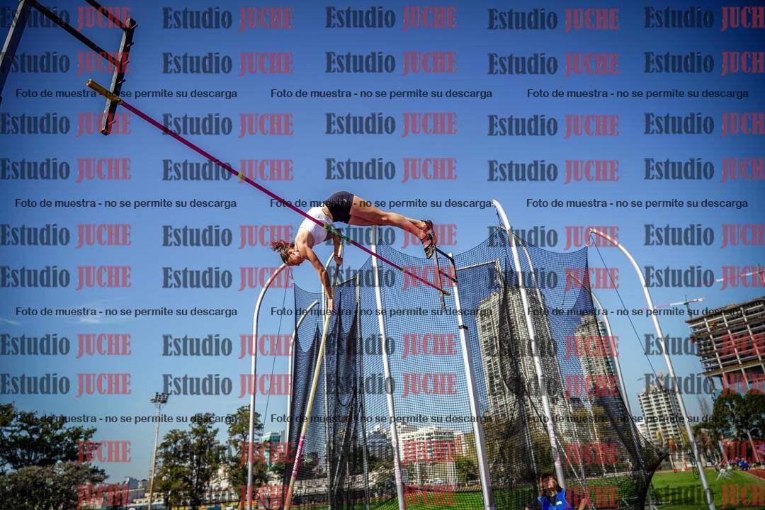Fotos del salto con garrocha de mujeres y varones
