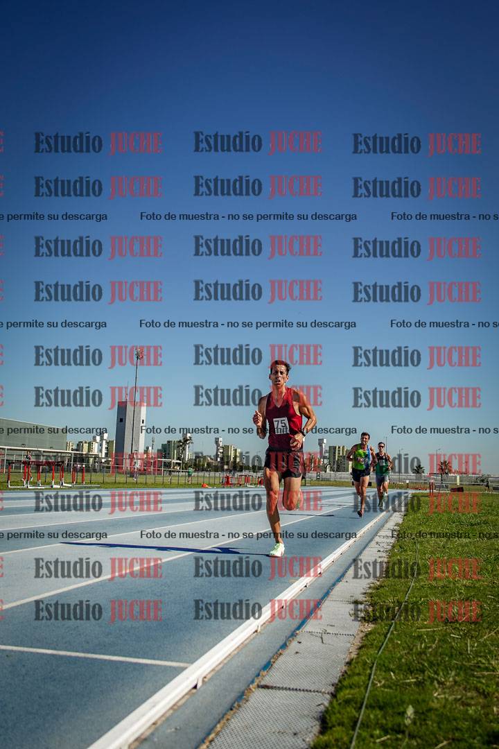 Fotos de los 5000 m de mujeres y varones - serie 1