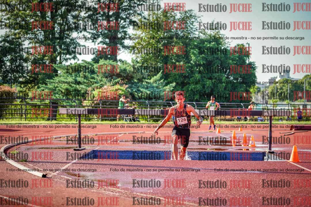 Fotos de los 3000 m con obstáculos de varones
