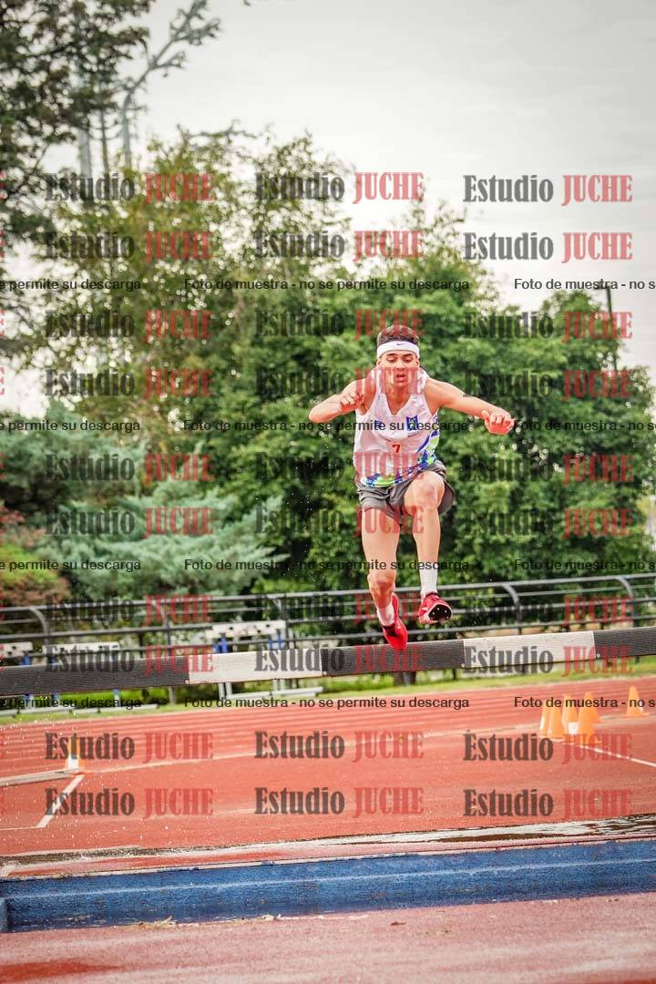 Fotos de los 3000 m con obstáculos de varones
