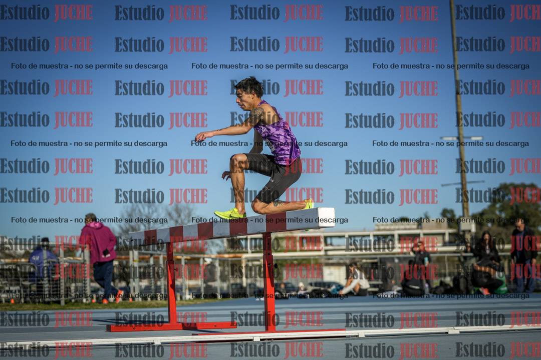 Fotos de los 3000 m con obstáculos de varones