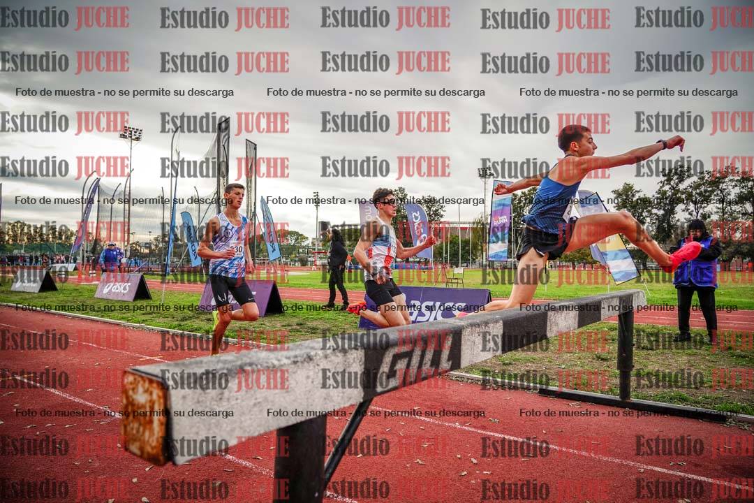 Fotos de los 2000 m con obstáculos de varones