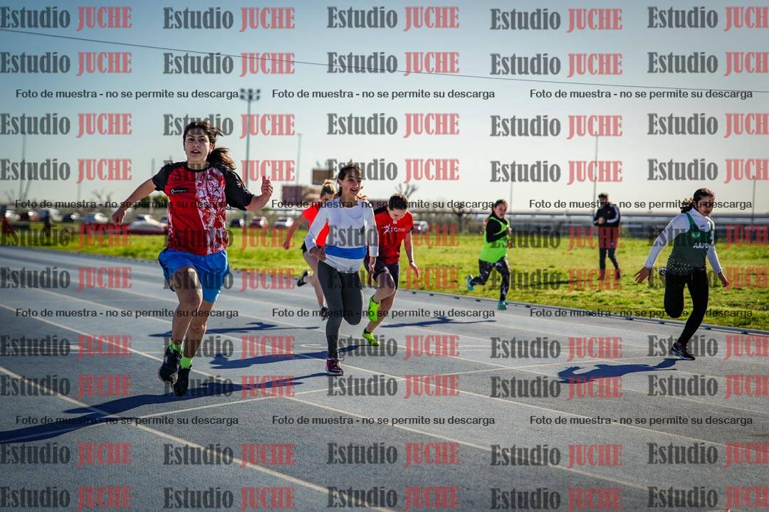Fotos de los 80 m llanos de mujeres - U14