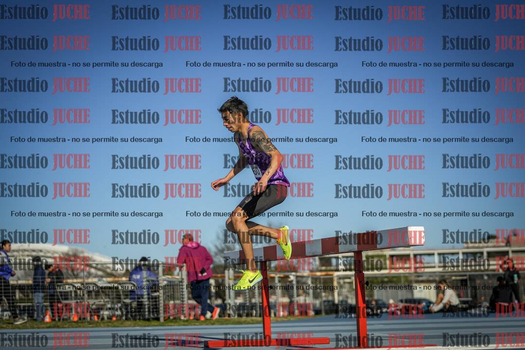 Fotos de los 3000 m con obstáculos de varones