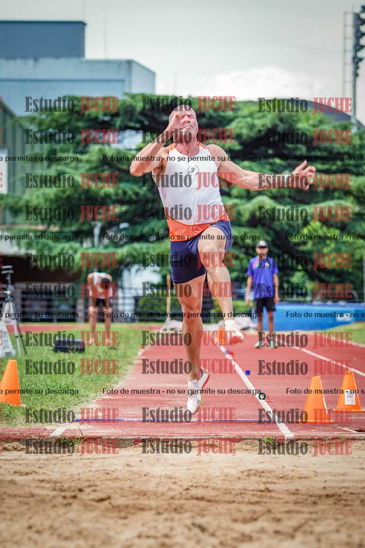 Fotos del salto en largo de varones