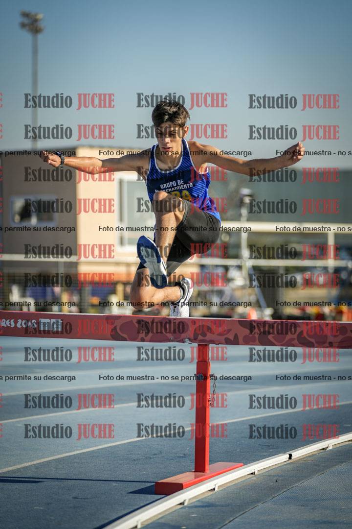Fotos de los 2000 m con obstáculos de varones