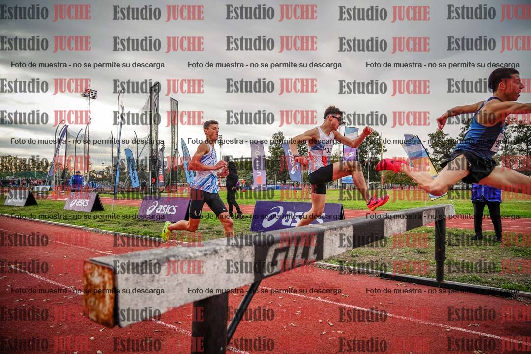 Fotos de los 2000 m con obstáculos de varones