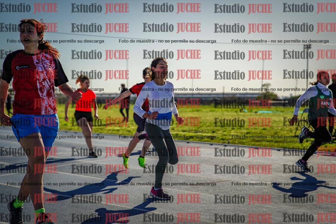 Fotos de los 80 m llanos de mujeres - U14