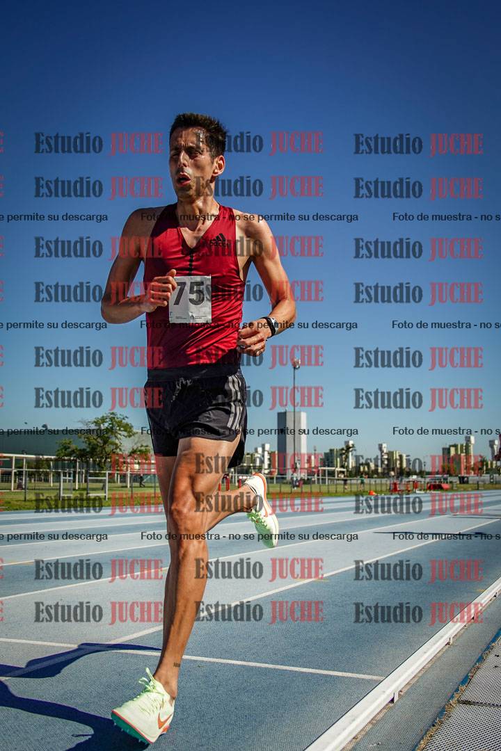 Fotos de los 5000 m de mujeres y varones - serie 1