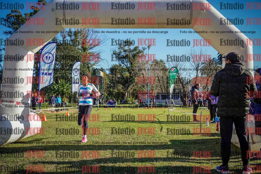 Fotos de la llegada del cross de 4000 m - mujeres