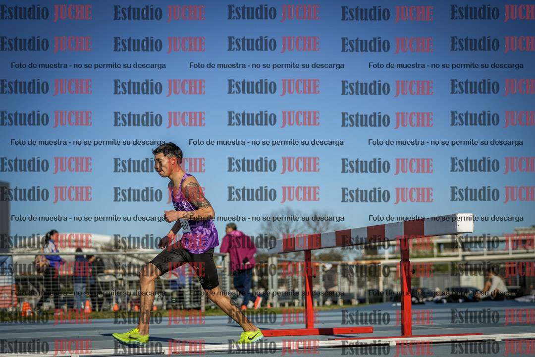 Fotos de los 3000 m con obstáculos de varones