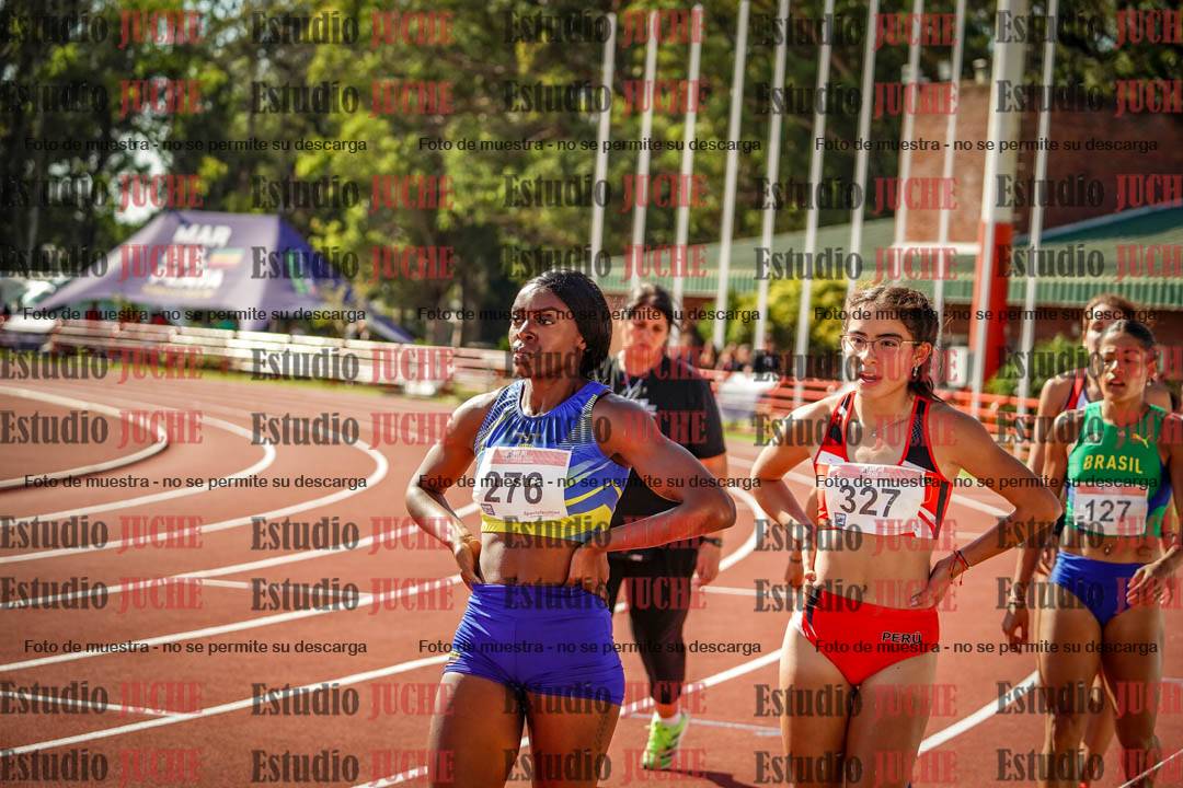 Fotos de algunos extras y podios del día 1
