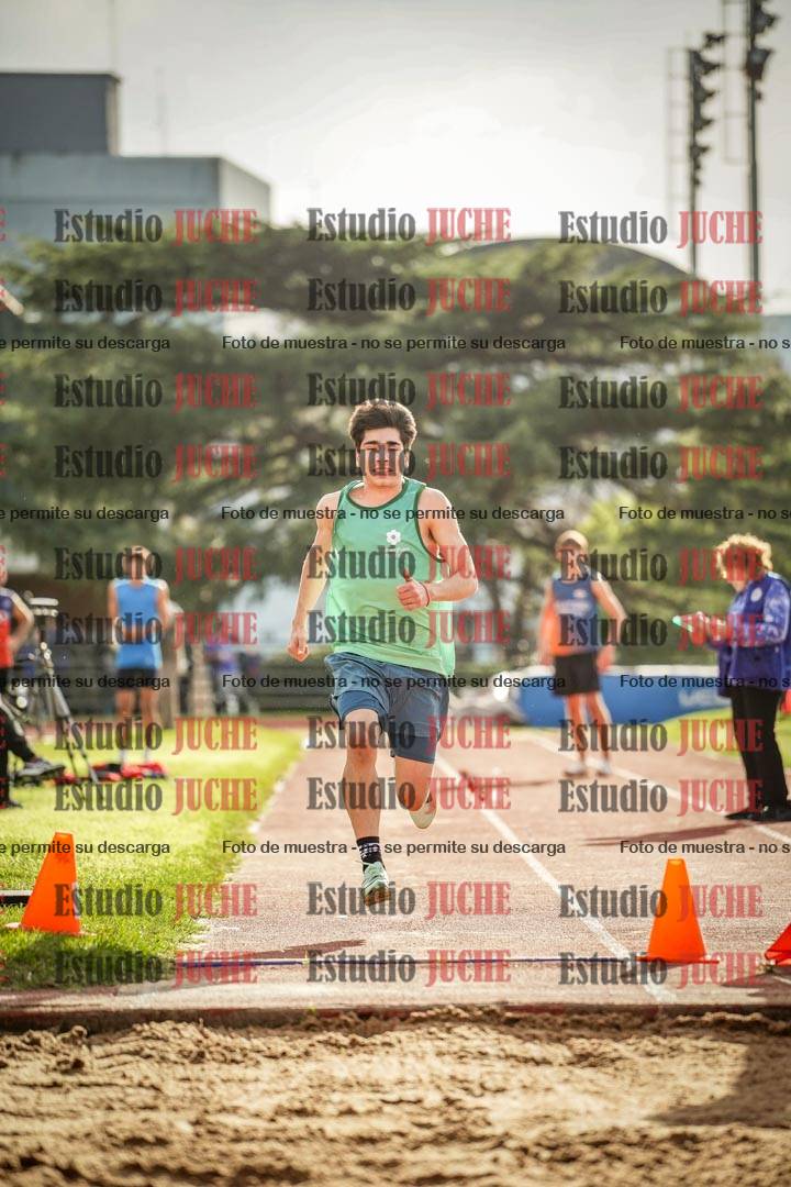 Fotos del salto en largo de varones