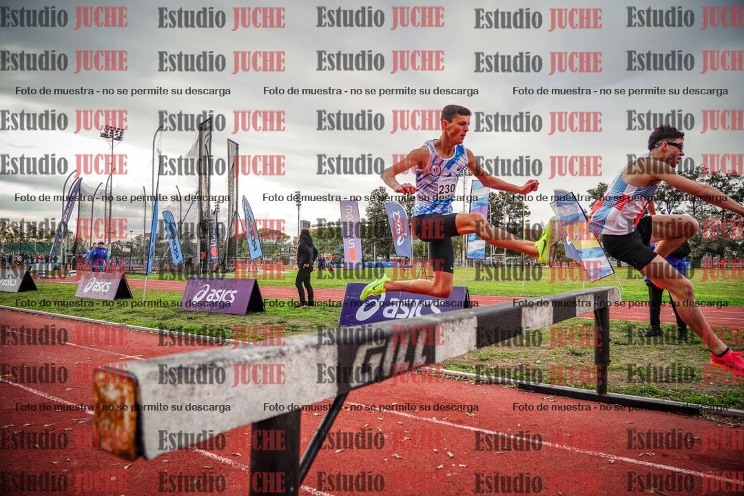 Fotos de los 2000 m con obstáculos de varones