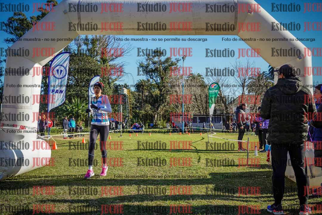 Fotos de la llegada del cross de 4000 m - mujeres