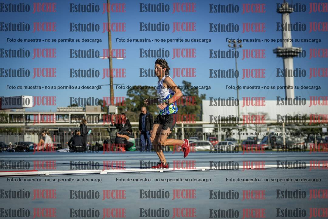 Fotos de los 3000 m con obstáculos de varones