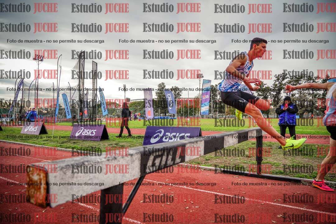 Fotos de los 2000 m con obstáculos de varones