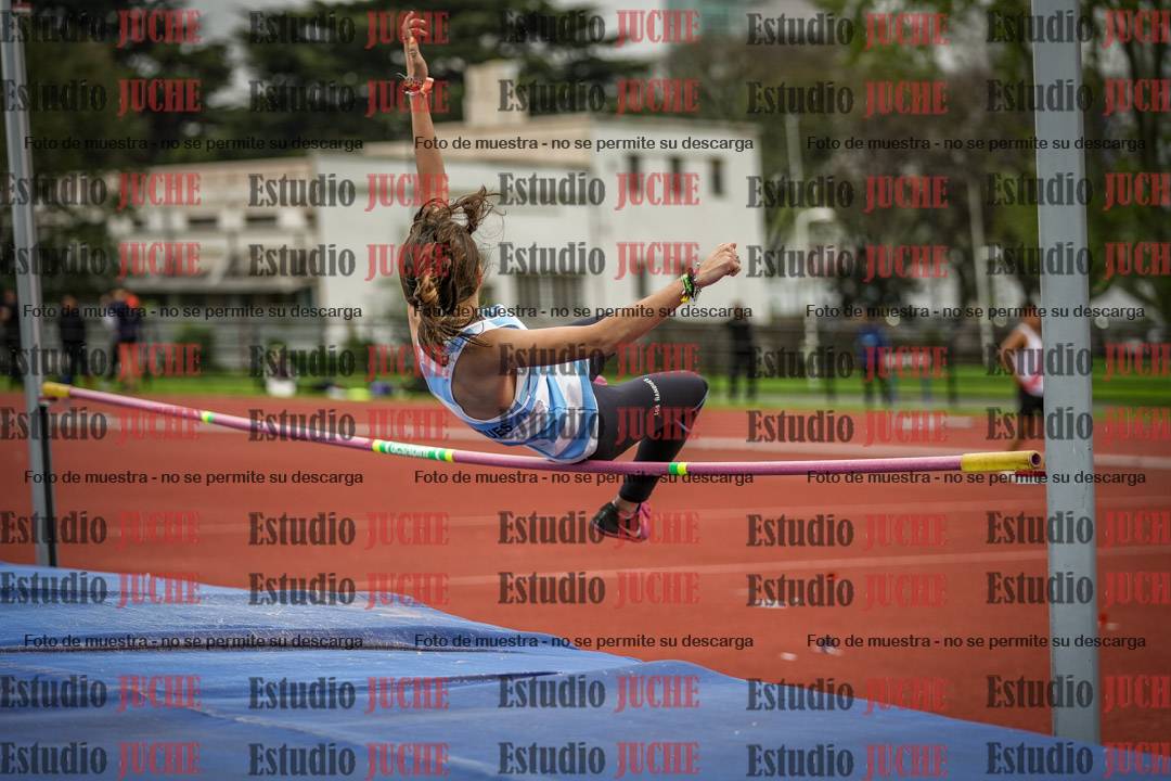 Fotos del salto en alto de mujeres y varones - todos los grupos