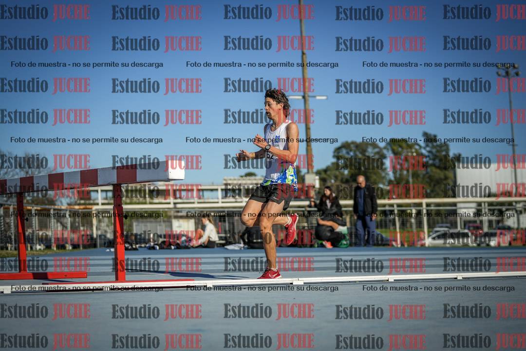 Fotos de los 3000 m con obstáculos de varones