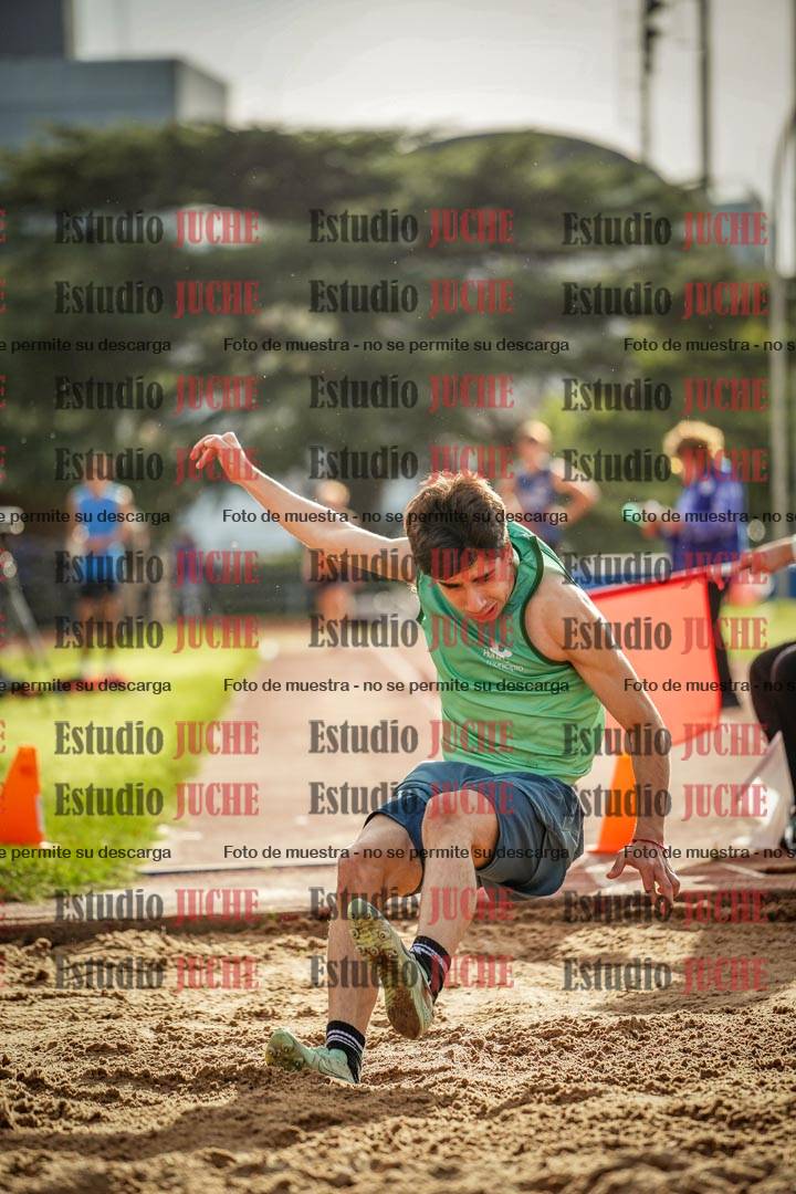 Fotos del salto en largo de varones