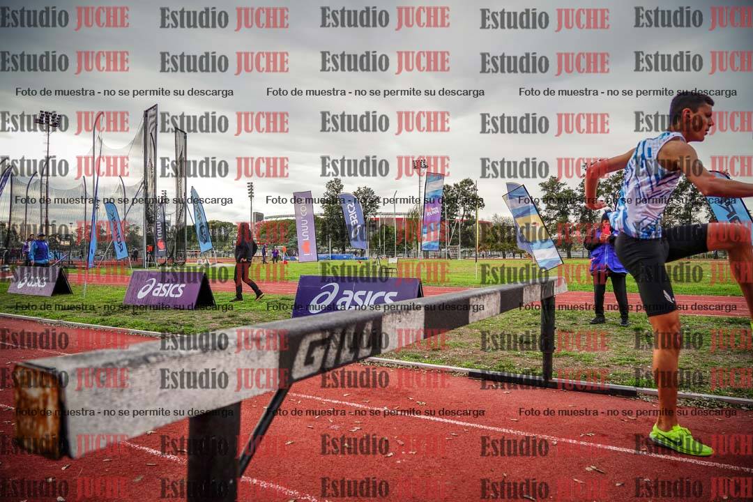 Fotos de los 2000 m con obstáculos de varones
