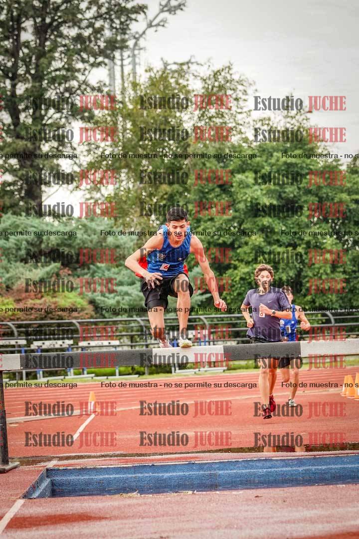 Fotos de los 3000 m con obstáculos de varones