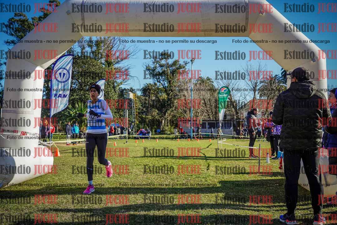 Fotos de la llegada del cross de 4000 m - mujeres