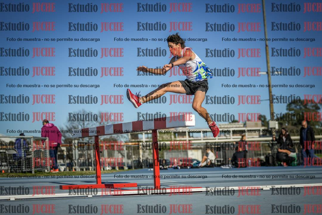 Fotos de los 3000 m con obstáculos de varones