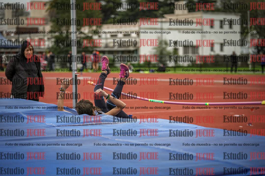 Fotos del salto en alto de mujeres y varones - todos los grupos