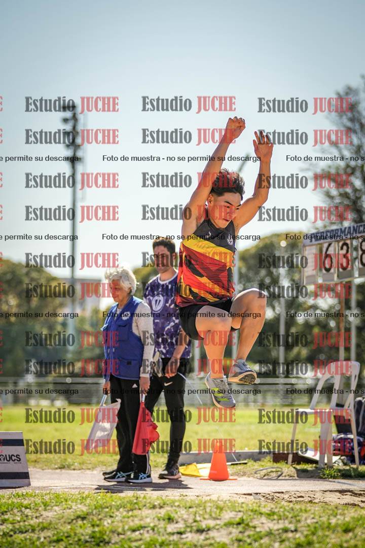 Fotos del salto en largo de varones