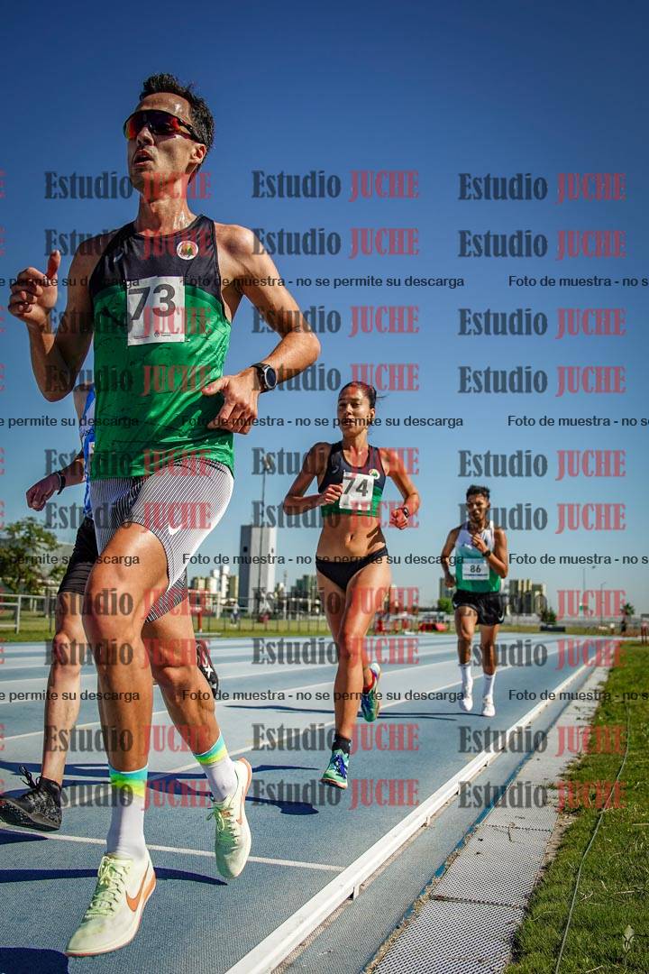Fotos de los 5000 m de mujeres y varones - serie 1