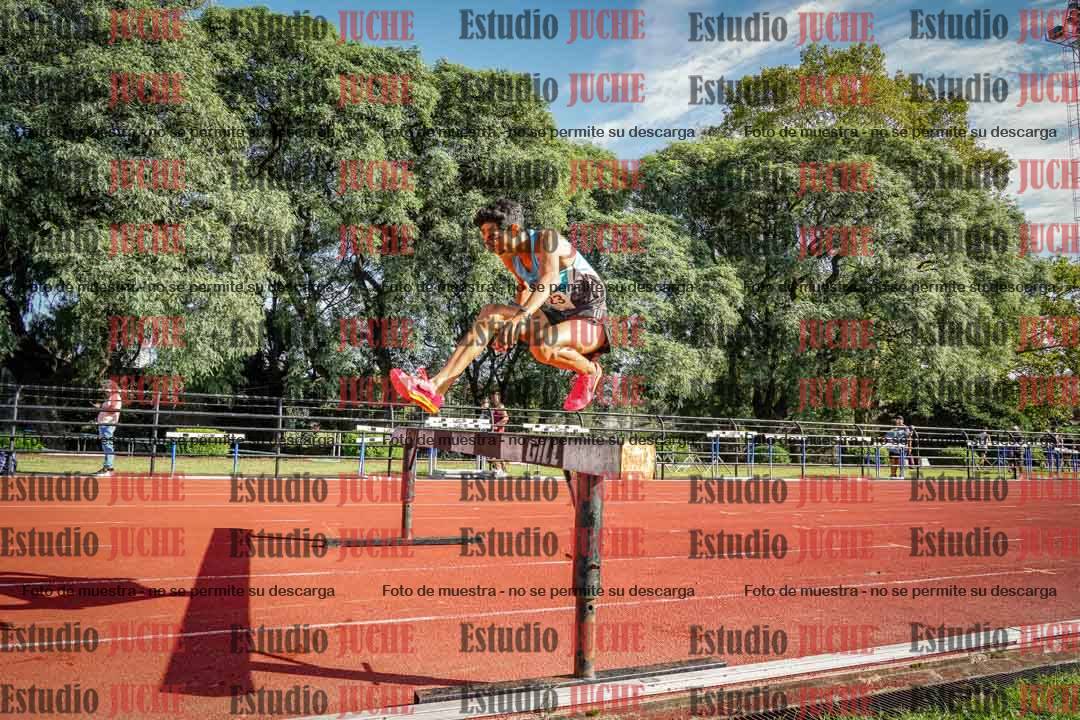 Fotos de los 3000 m con obstáculos de varones