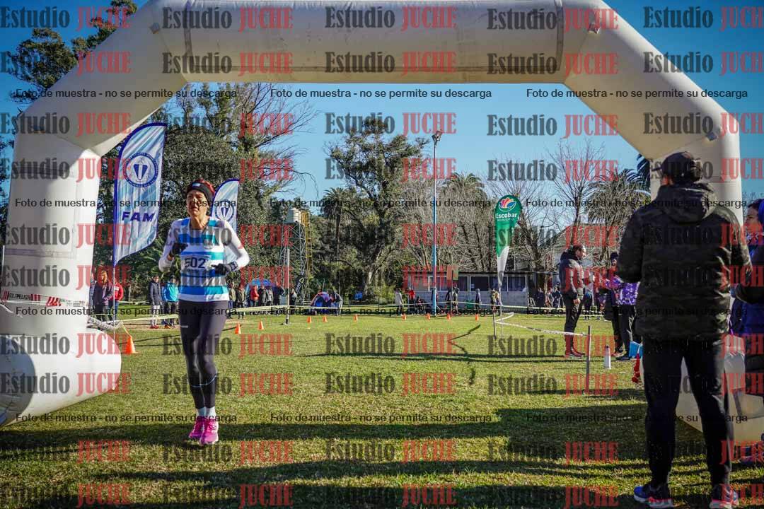 Fotos de la llegada del cross de 4000 m - mujeres