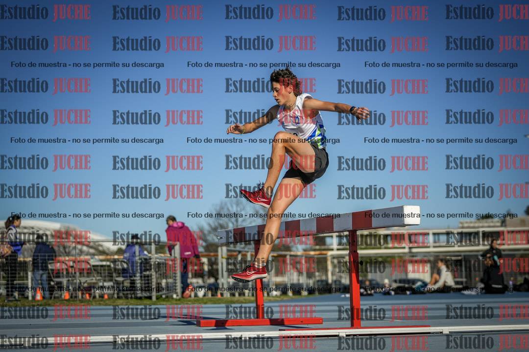 Fotos de los 3000 m con obstáculos de varones