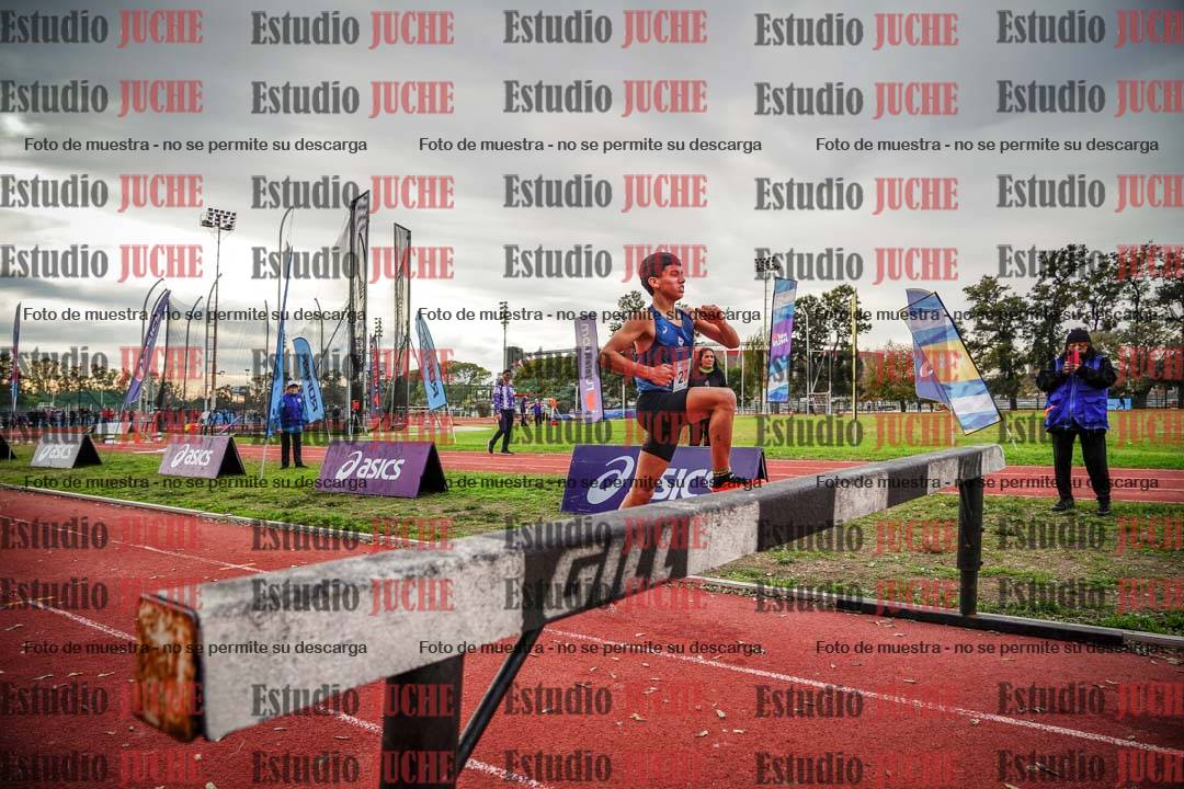 Fotos de los 2000 m con obstáculos de varones