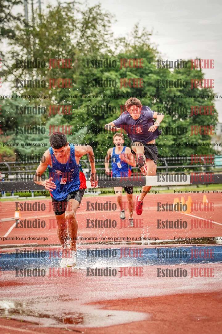 Fotos de los 3000 m con obstáculos de varones