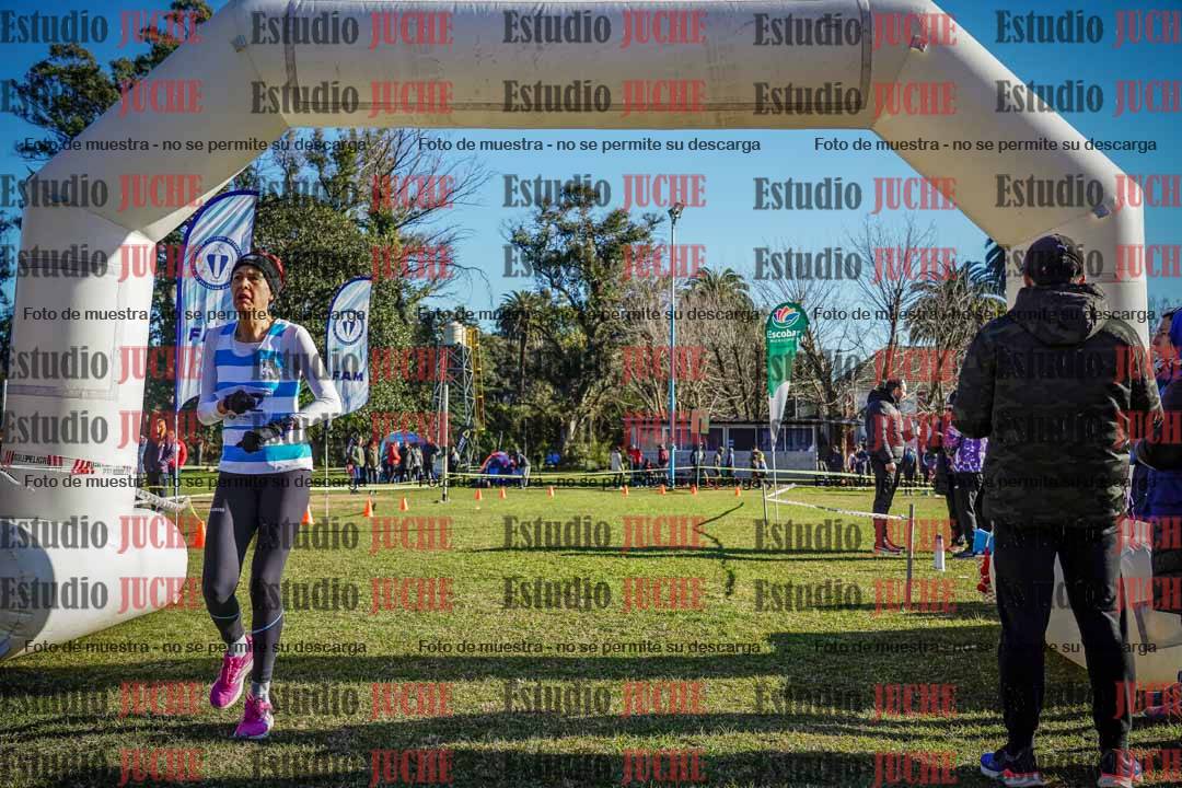 Fotos de la llegada del cross de 4000 m - mujeres