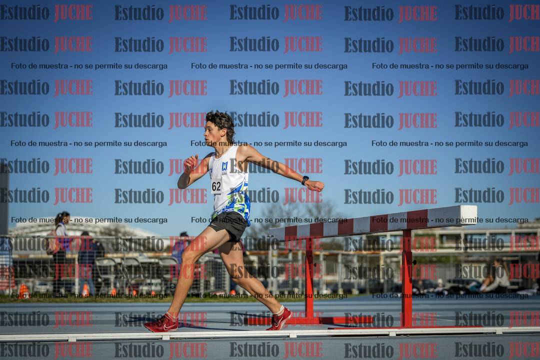 Fotos de los 3000 m con obstáculos de varones