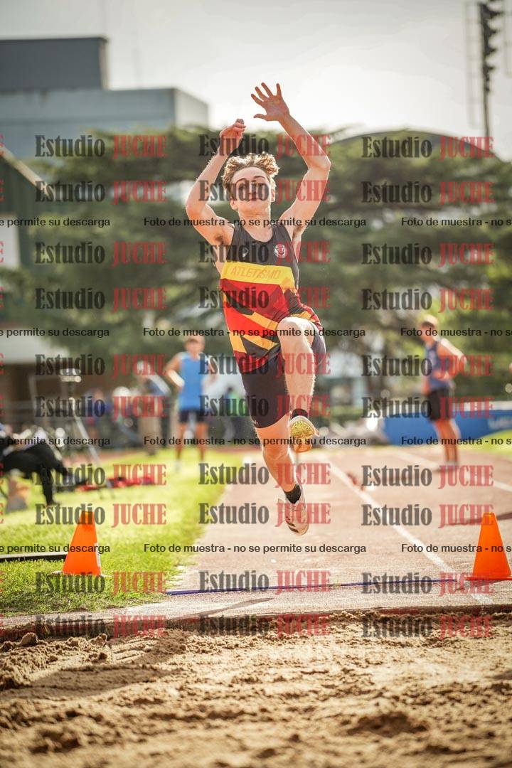 Fotos del salto en largo de varones