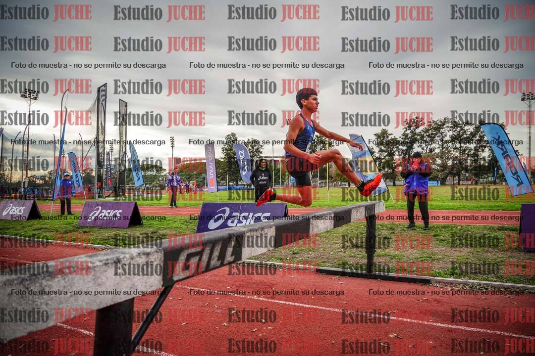 Fotos de los 2000 m con obstáculos de varones