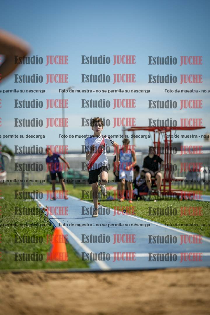 Fotos del salto en largo de varones