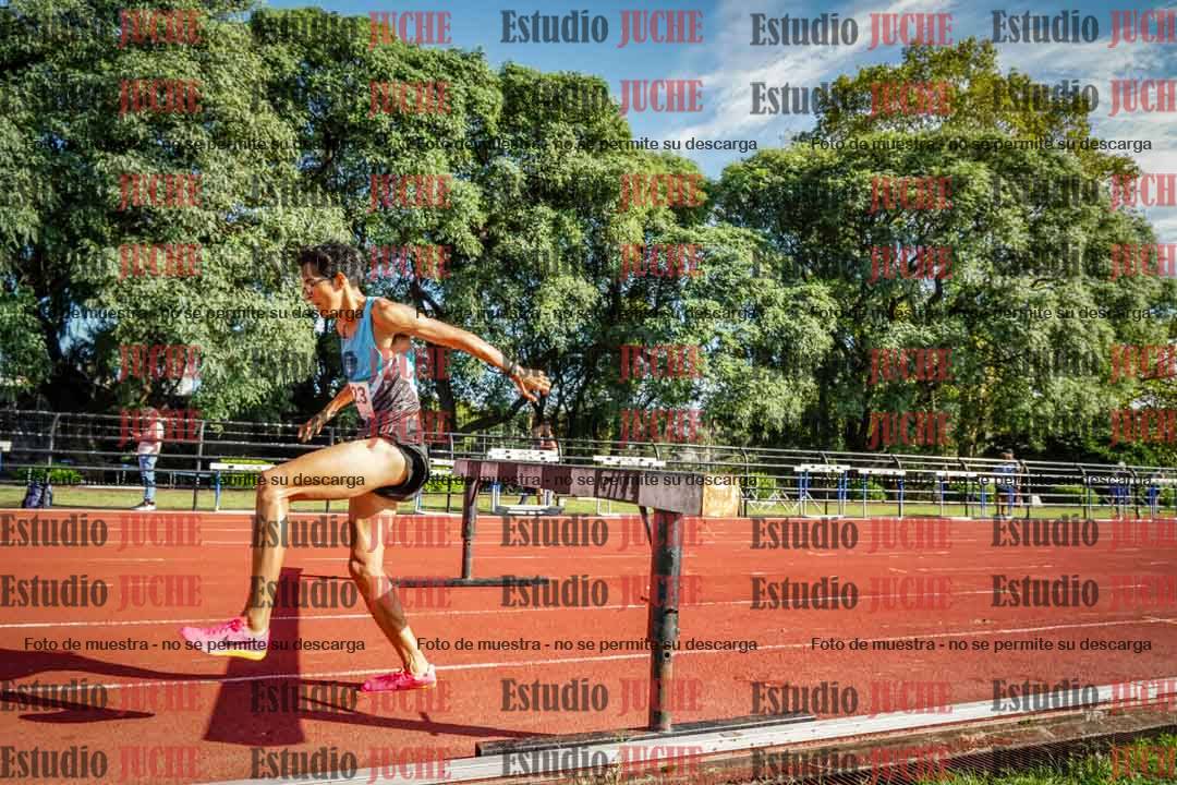 Fotos de los 3000 m con obstáculos de varones