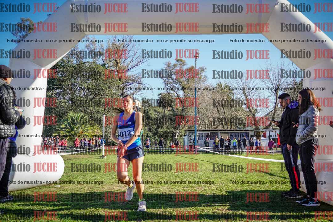 Fotos de la llegada del cross de 4000 m - mujeres