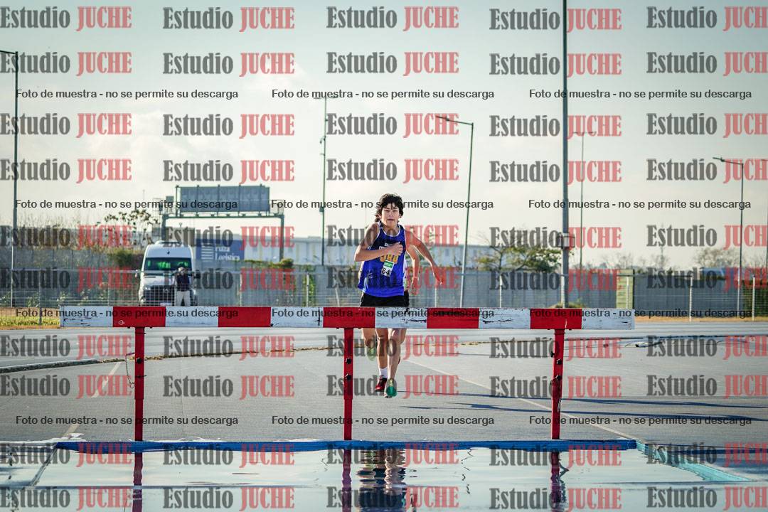 Fotos de los 2000 m con obstáculos de varones