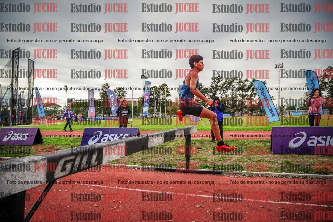 Fotos de los 2000 m con obstáculos de varones