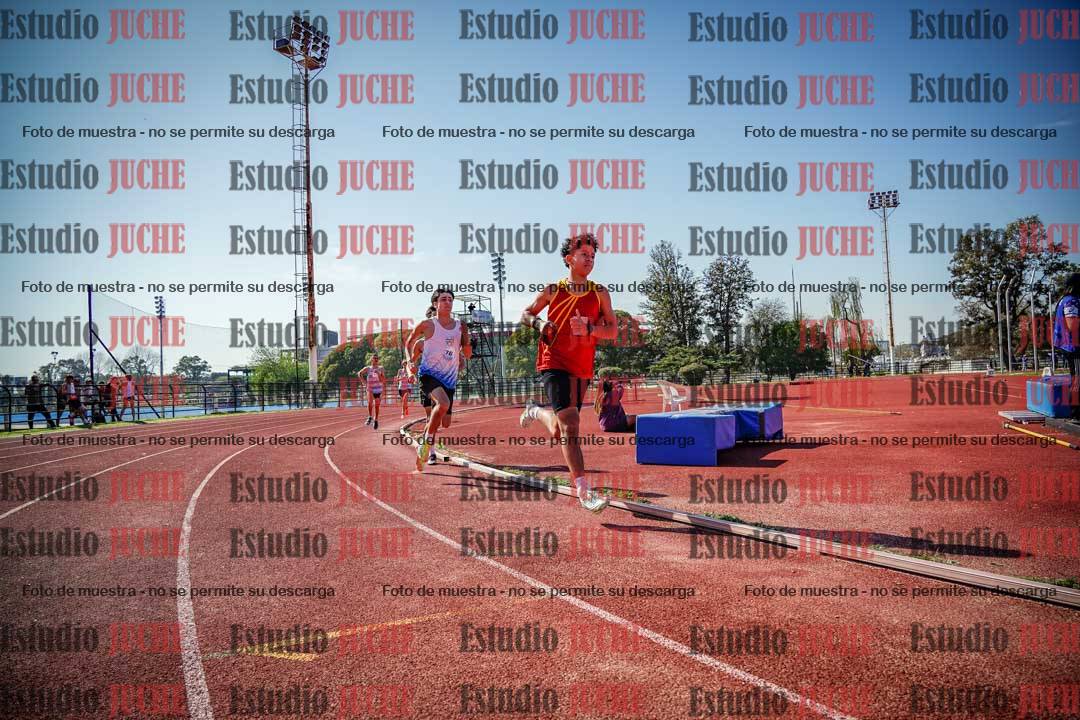 Fotos de los 600 m llanos de varones - U16