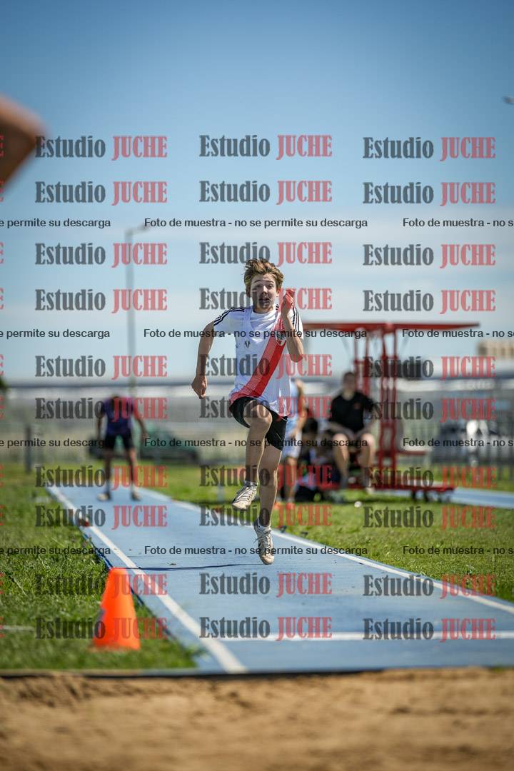 Fotos del salto en largo de varones