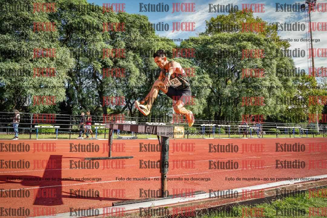 Fotos de los 3000 m con obstáculos de varones