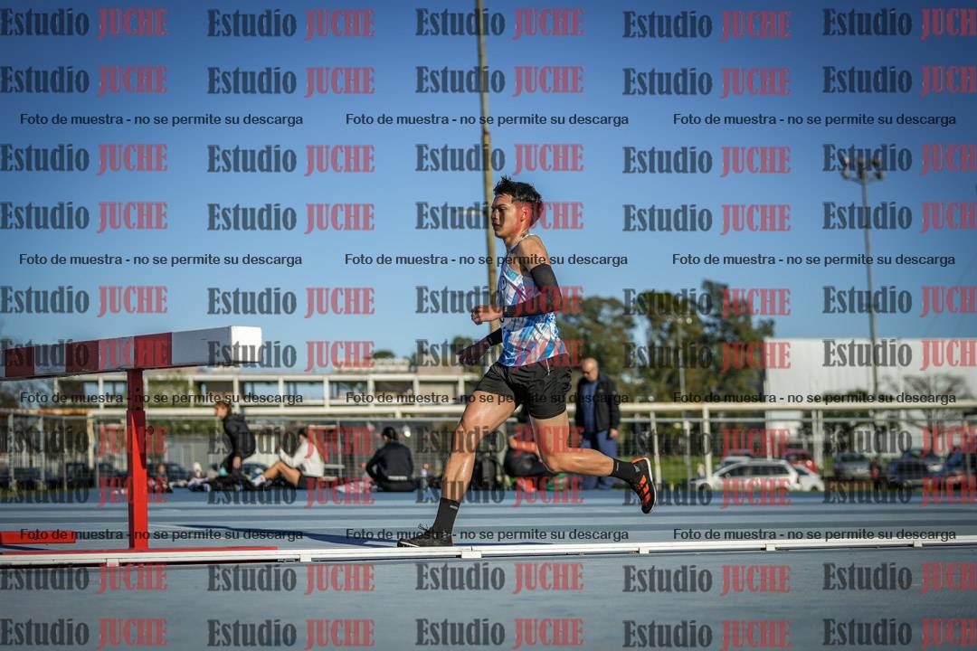 Fotos de los 3000 m con obstáculos de varones