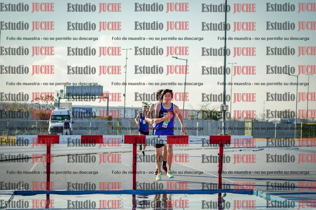 Fotos de los 2000 m con obstáculos de varones